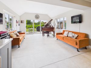 Garden Room- click for photo gallery